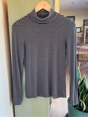 Evereve Women’s Modal Ribbed Black Taupe Mock Neck Turtleneck Top Size Small